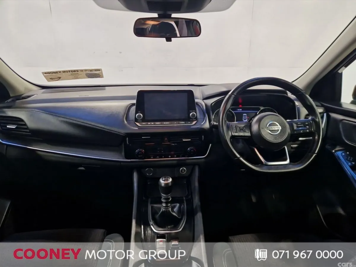 Nissan Qashqai MPV, Petrol, 2021, Red