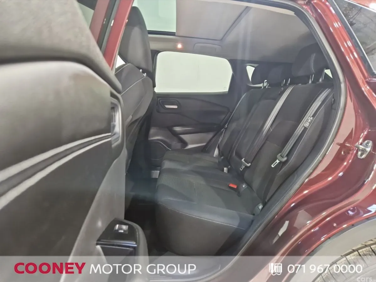 Nissan Qashqai MPV, Petrol, 2021, Red