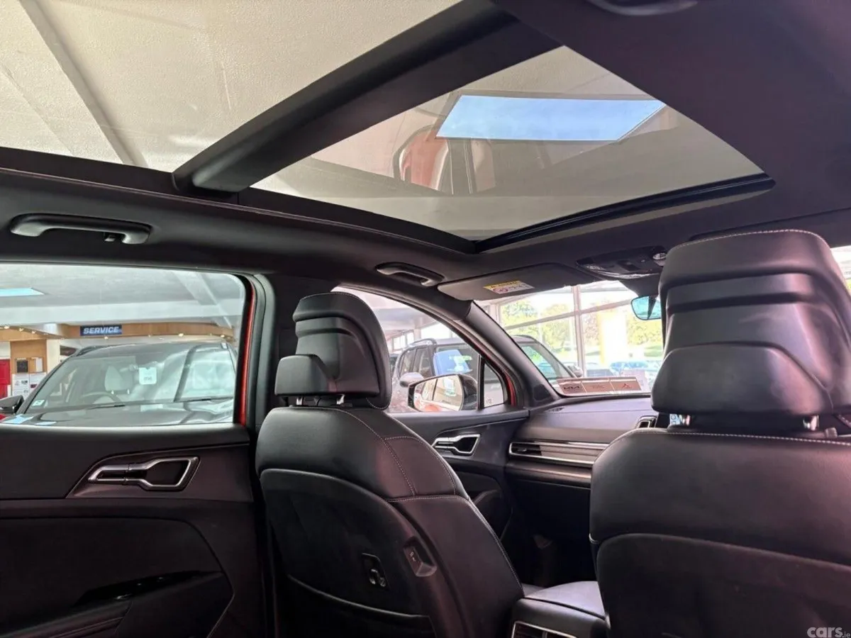 Kia Sportage MPV, Diesel, 2022, Orange