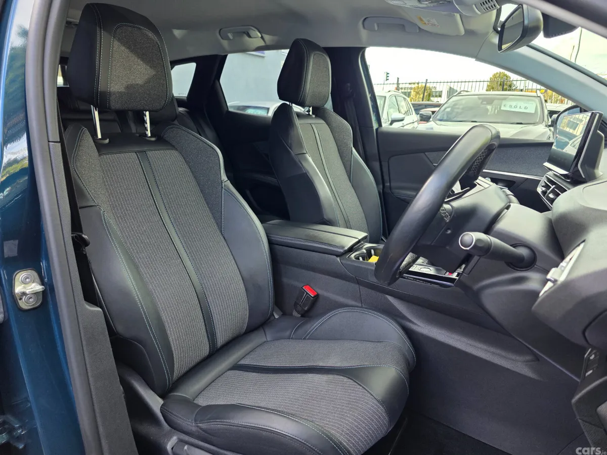 Peugeot 3008 MPV, Diesel, 2022, Blue