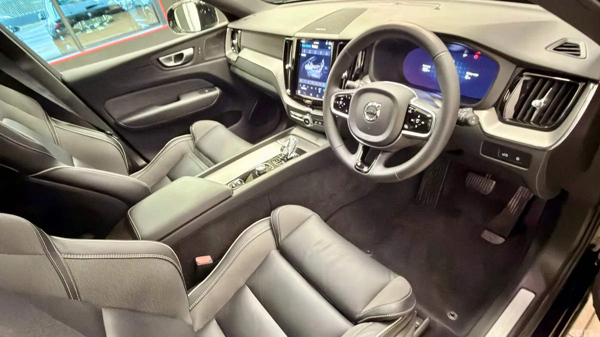 Volvo XC60 SUV, Petrol Hybrid, 2024, Black