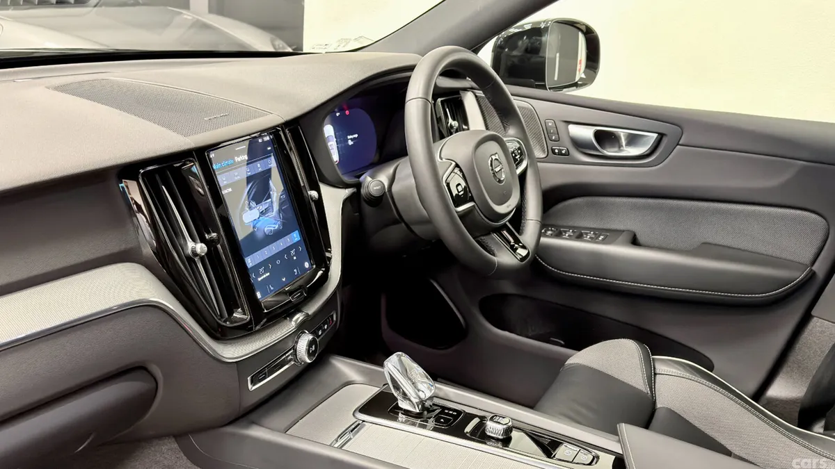 Volvo XC60 SUV, Petrol Hybrid, 2024, Black