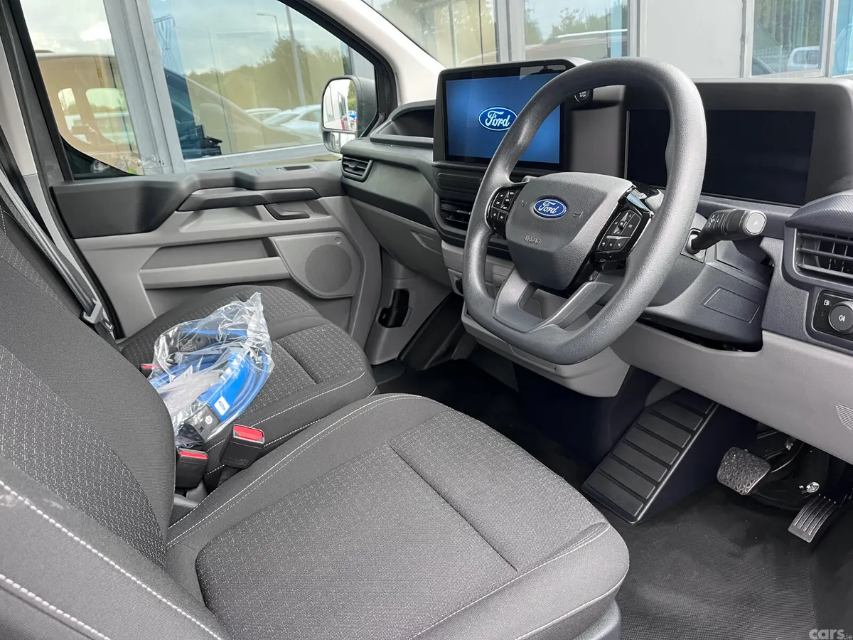 Ford Tourneo Custom MPV, Petrol Plug-in Hybrid, 2026, Grey