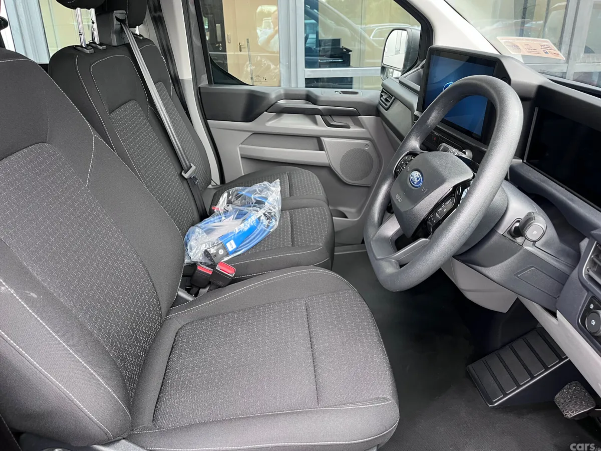 Ford Tourneo Custom MPV, Petrol Plug-in Hybrid, 2026, Grey