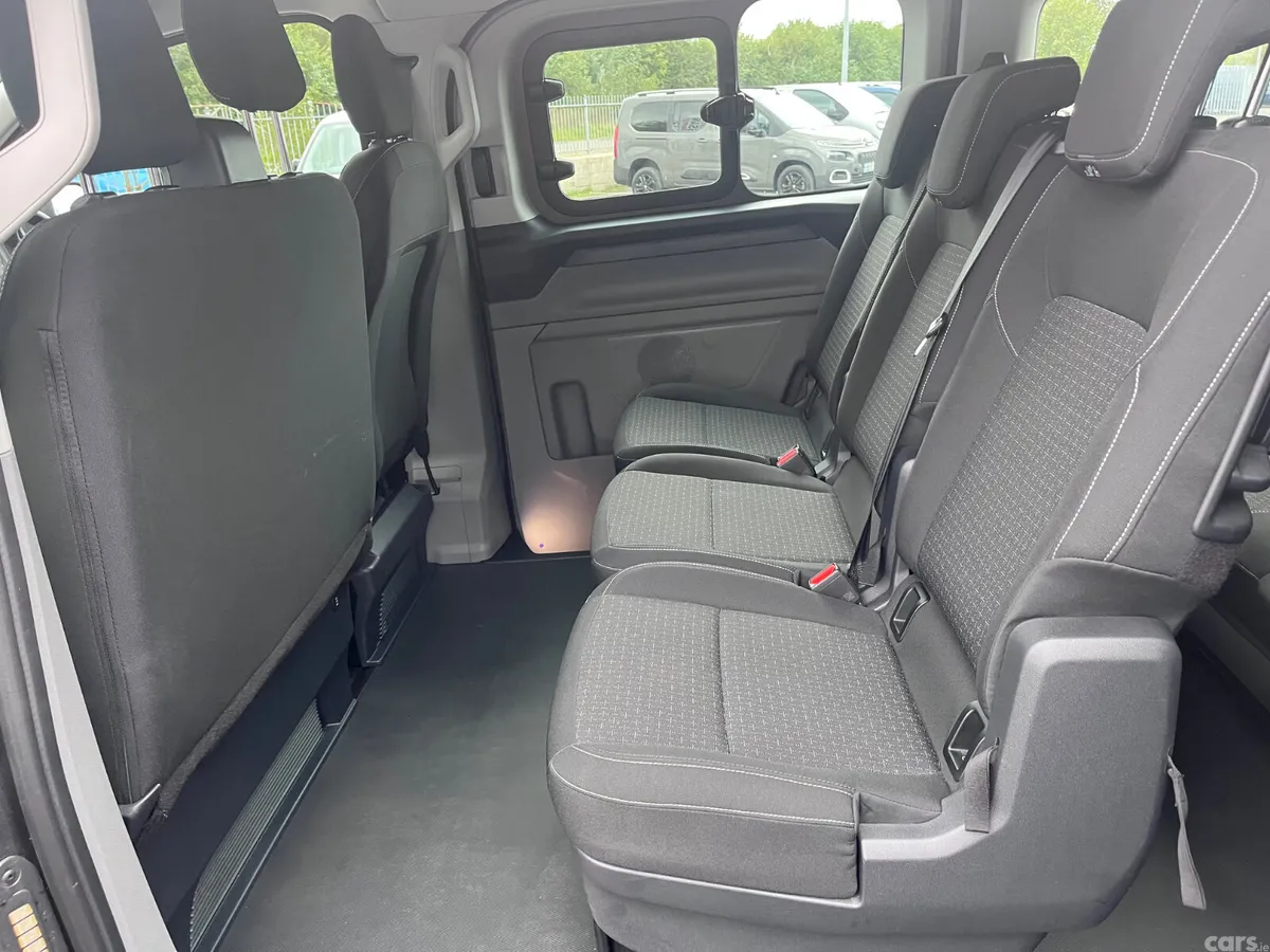 Ford Tourneo Custom MPV, Petrol Plug-in Hybrid, 2026, Grey