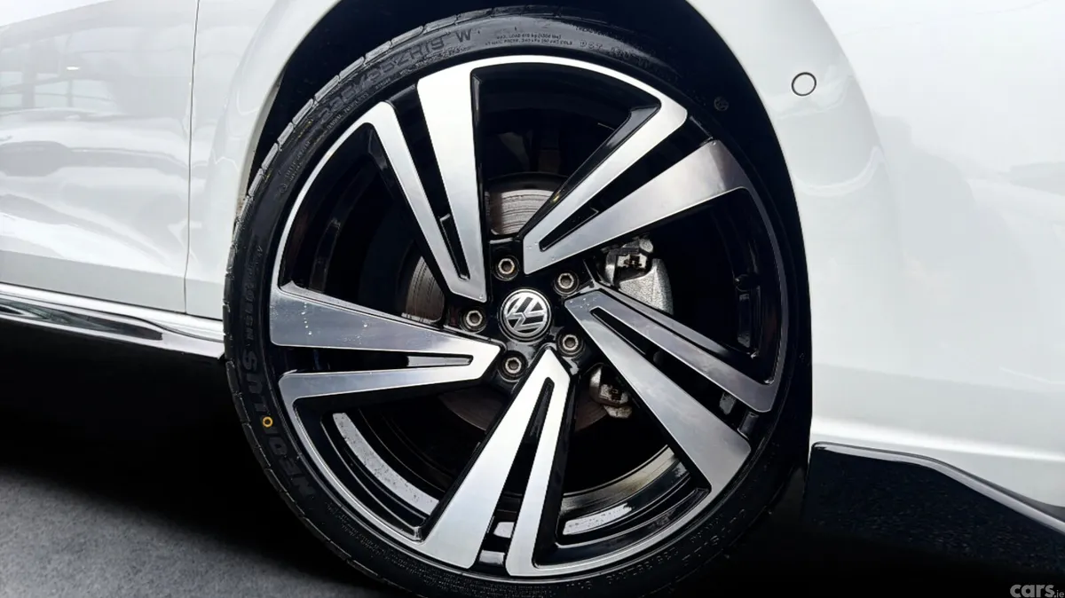 Volkswagen Golf Hatchback, Petrol Hybrid, 2021, White