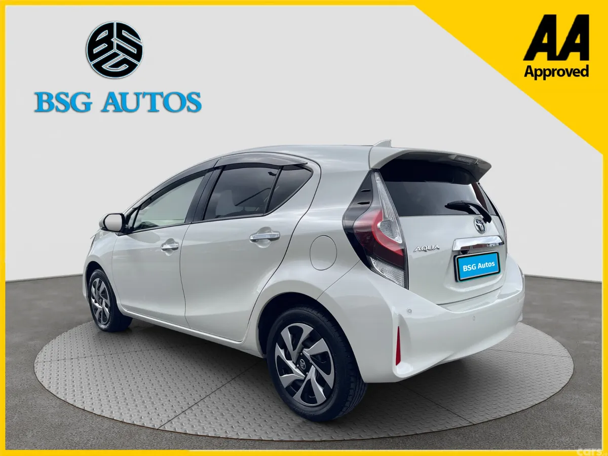 Toyota Aqua Hatchback, Petrol Hybrid, 2021, White