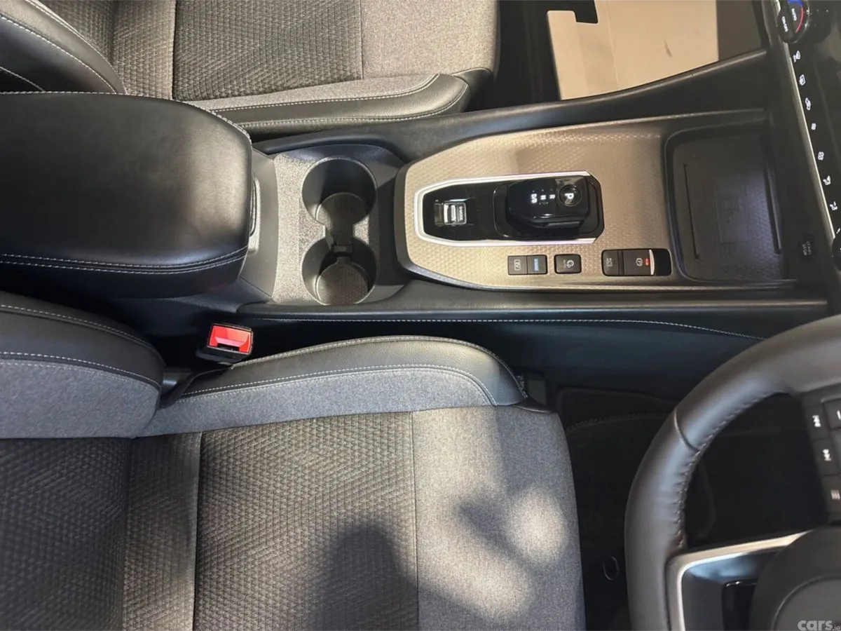 Nissan Qashqai MPV, Petrol Hybrid, 2026, Red