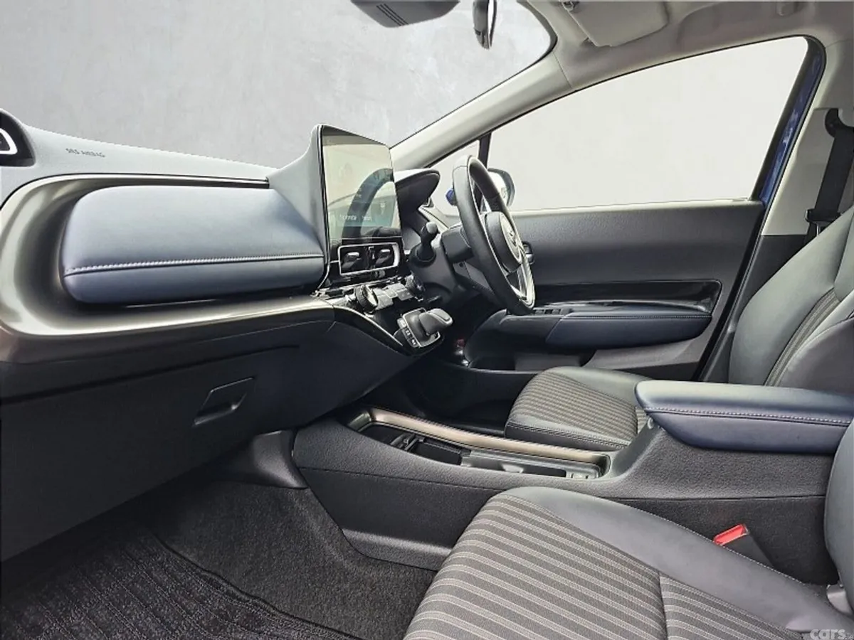 Toyota Aqua Hatchback, Petrol Hybrid, 2022, Blue