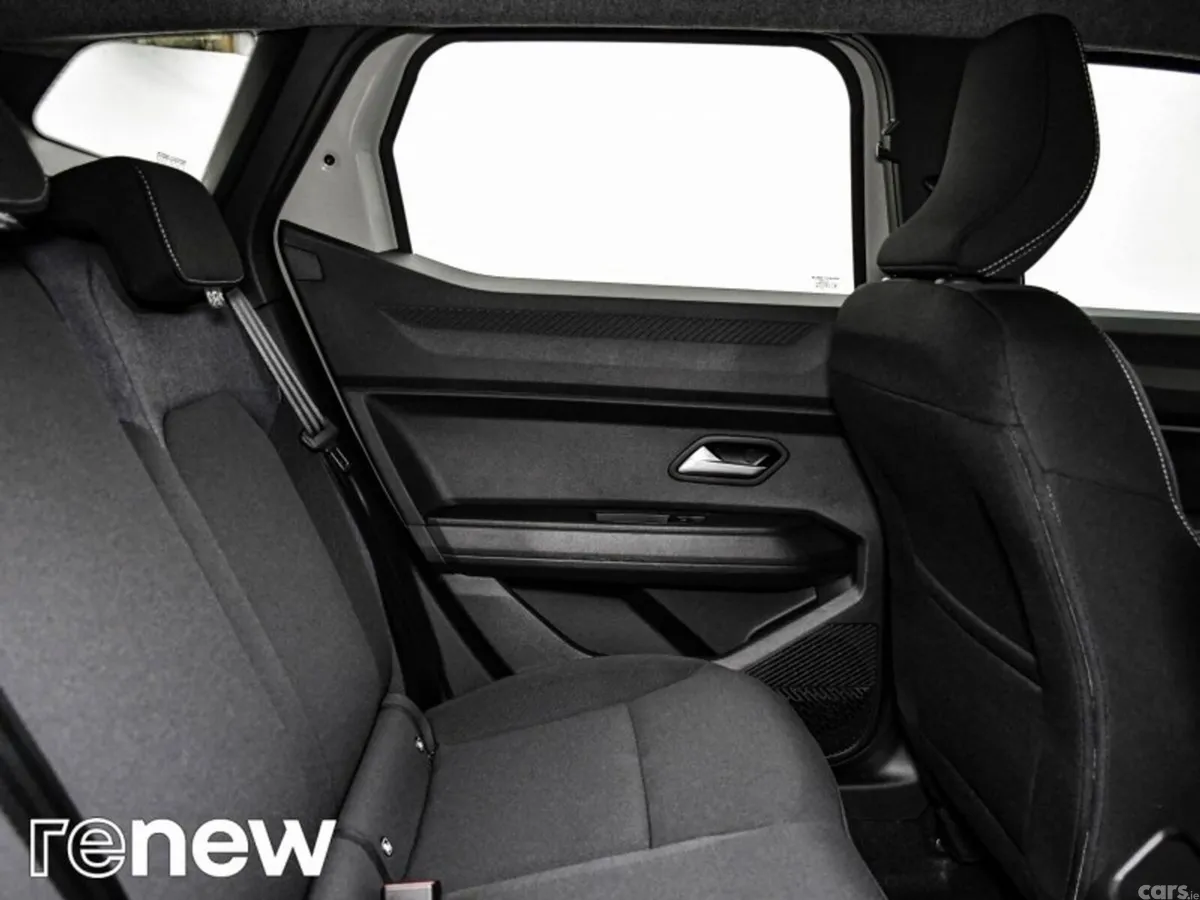 Dacia Duster SUV, Petrol Hybrid, 2025, White