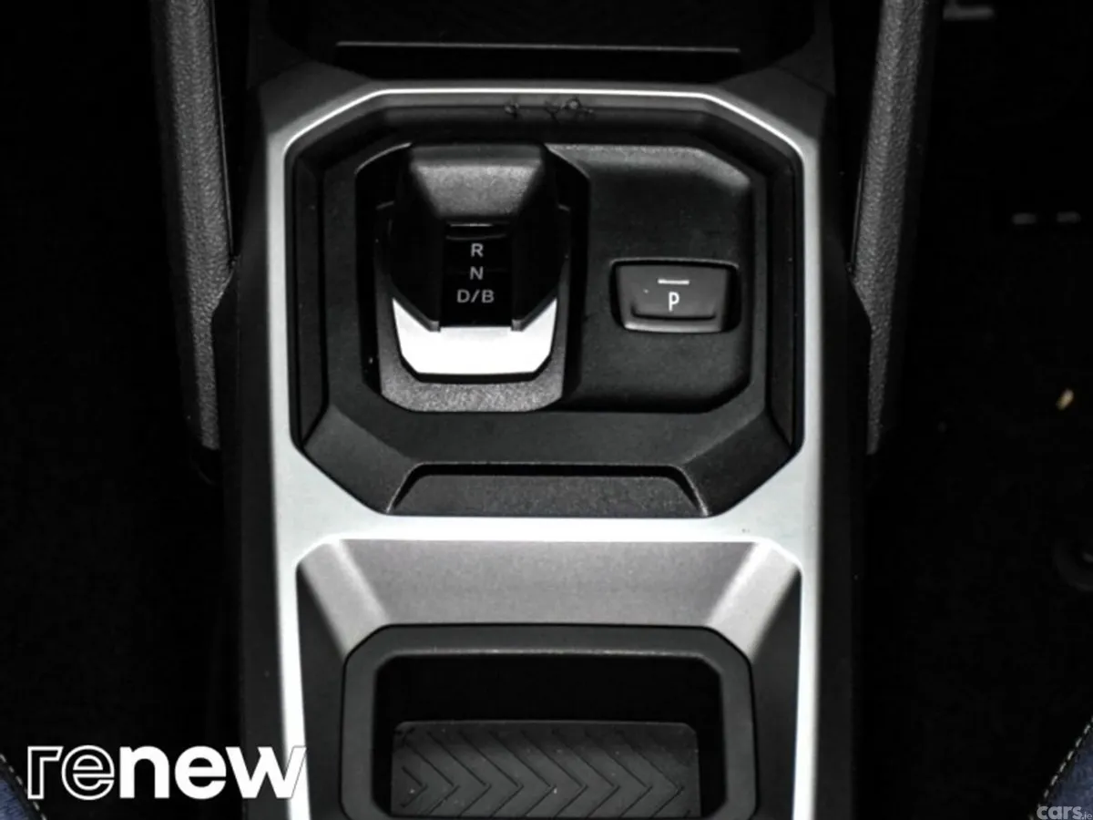 Dacia Duster SUV, Petrol Hybrid, 2025, White