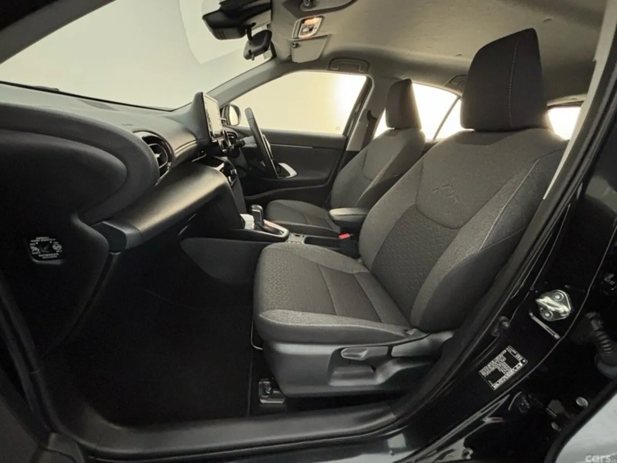 Toyota Yaris Cross Hatchback, Petrol Hybrid, 2023, Black