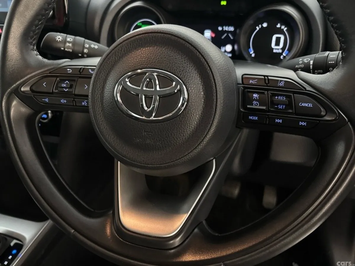 Toyota Yaris Cross Hatchback, Petrol Hybrid, 2023, Black