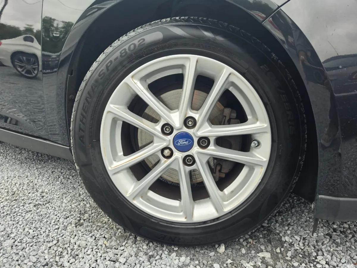 Ford Focus Hatchback, Petrol, 2015, Black