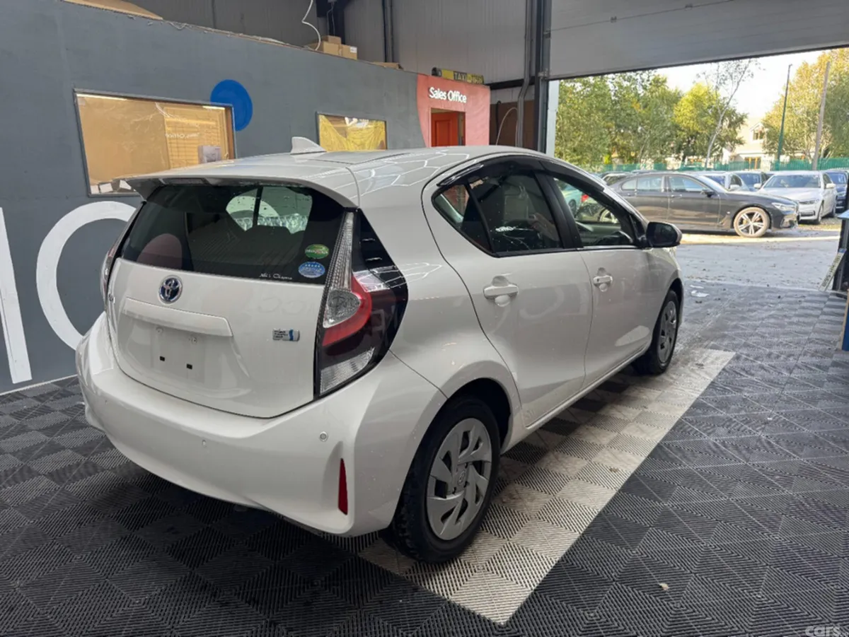 Toyota Aqua Hatchback, Petrol Hybrid, 2021, White