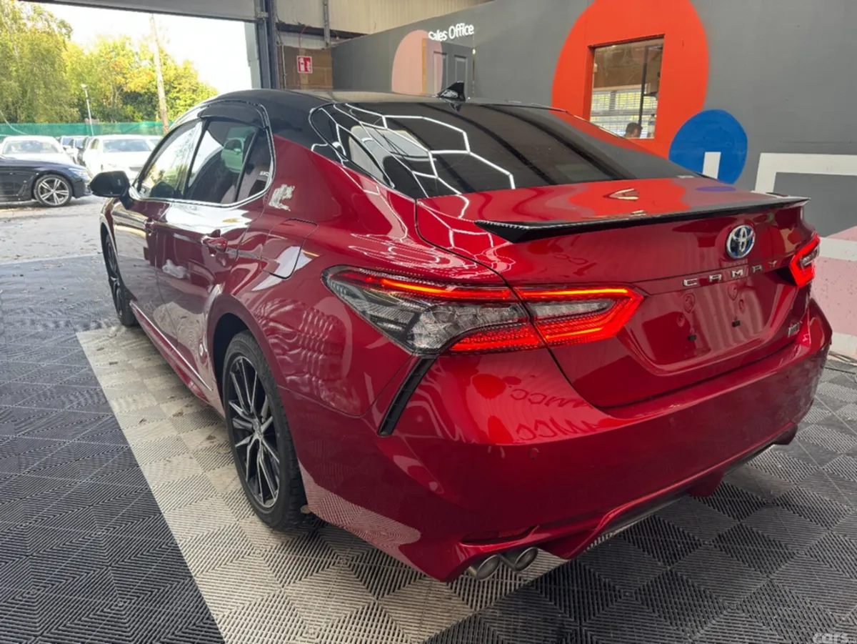 Toyota Camry Saloon, Petrol, 2023, Red