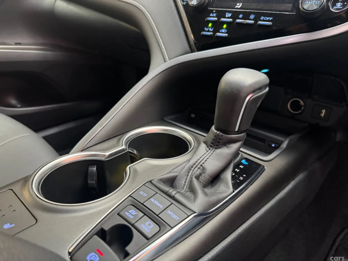Toyota Camry Saloon, Petrol, 2023, Red