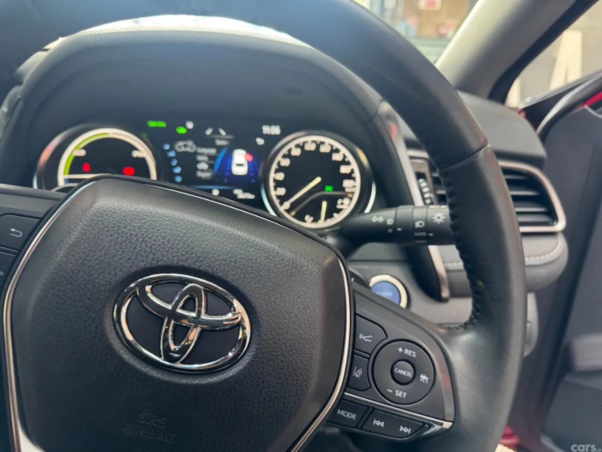 Toyota Camry Saloon, Petrol, 2023, Red