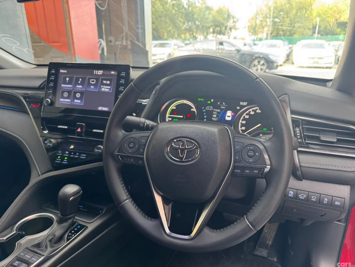 Toyota Camry Saloon, Petrol, 2023, Red