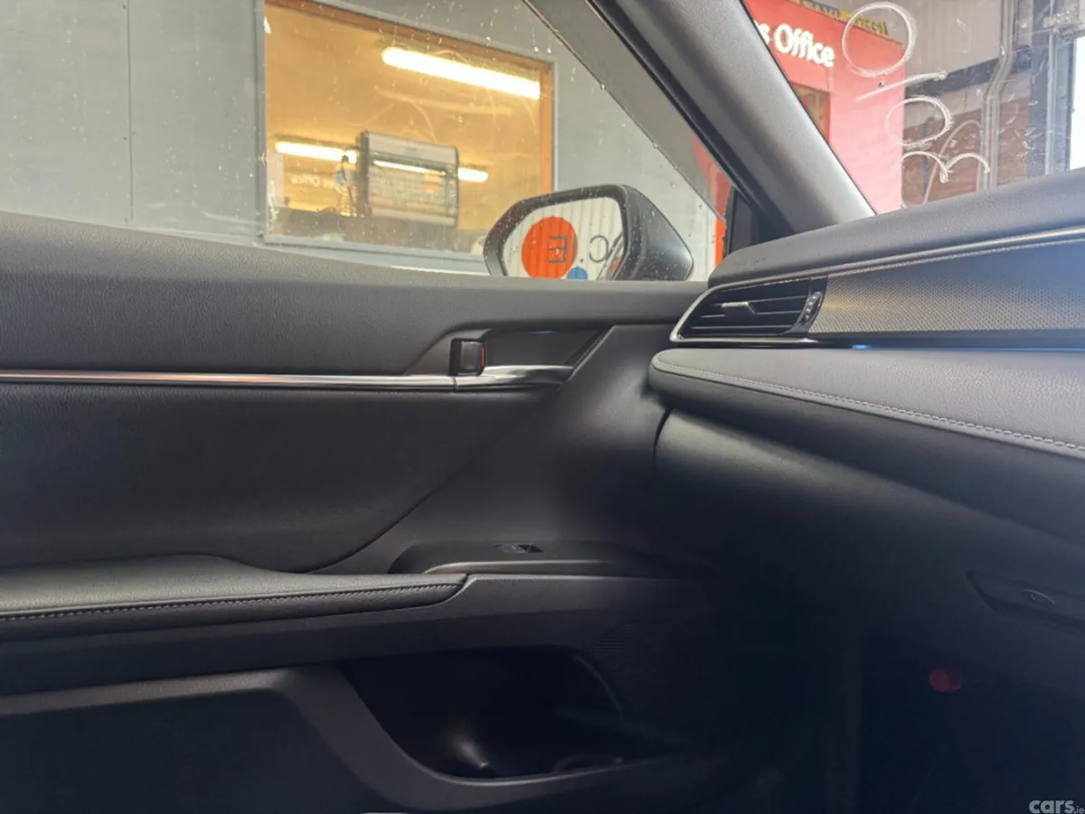 Toyota Camry Saloon, Petrol, 2023, Red