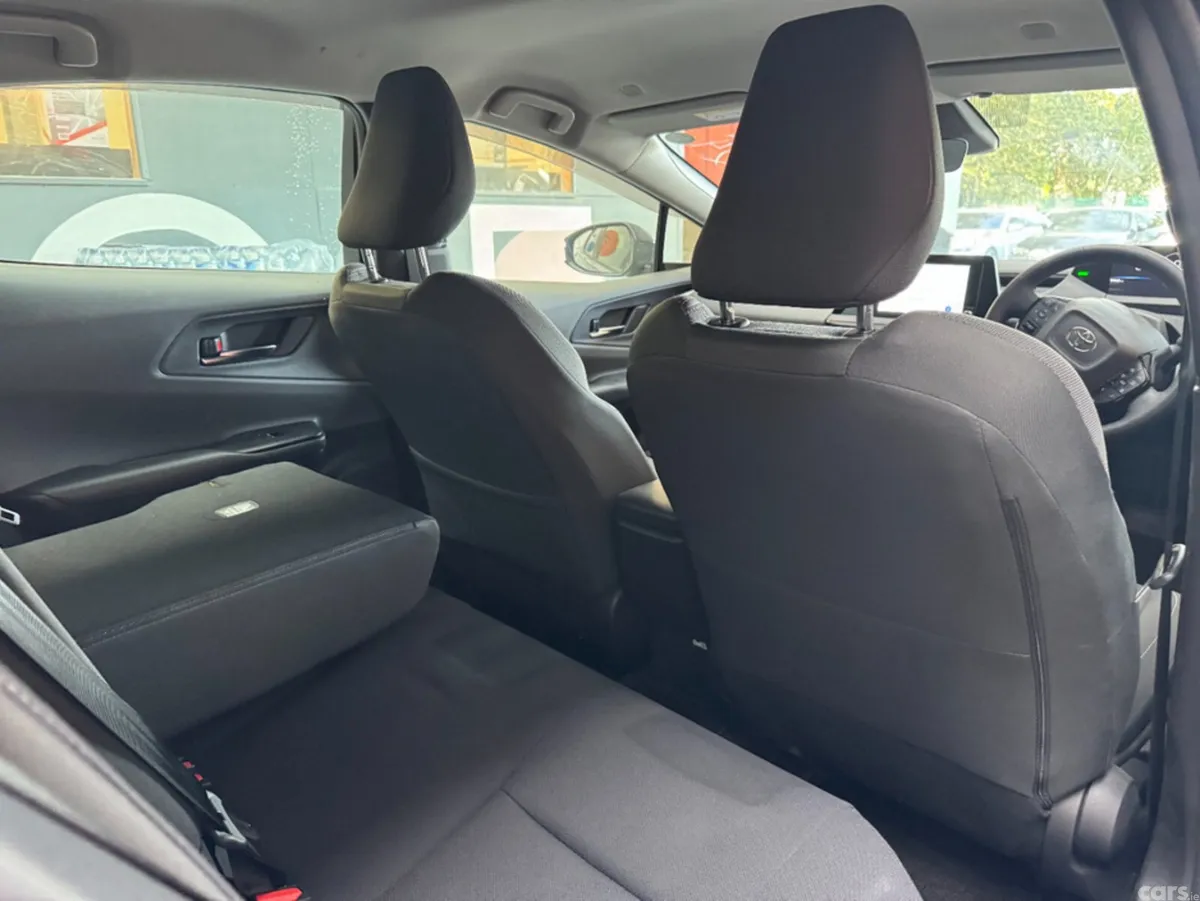 Toyota Prius Saloon, Petrol, 2024, Grey