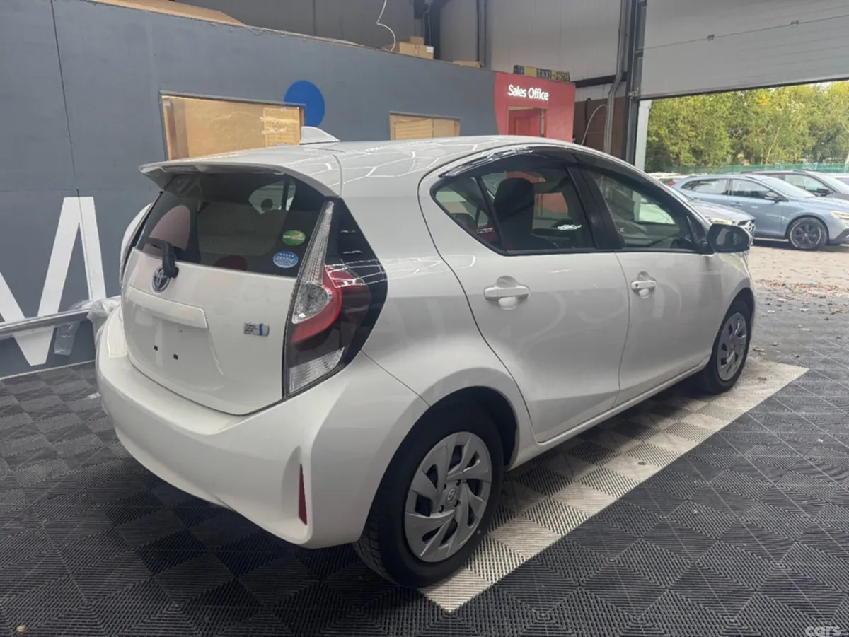 Toyota Aqua Hatchback, Petrol Hybrid, 2021, White