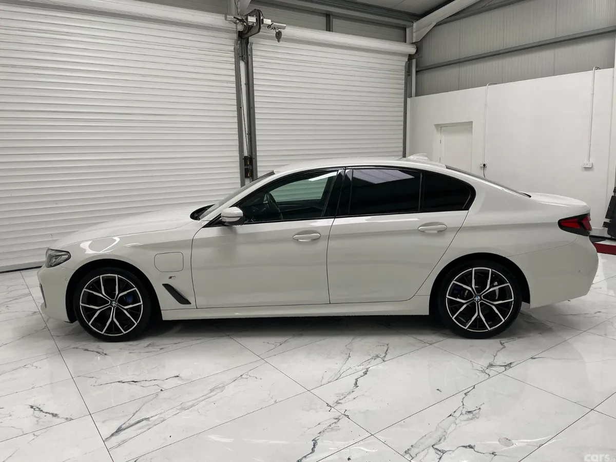 BMW 5-Series Saloon, Petrol Plug-in Hybrid, 2021, White