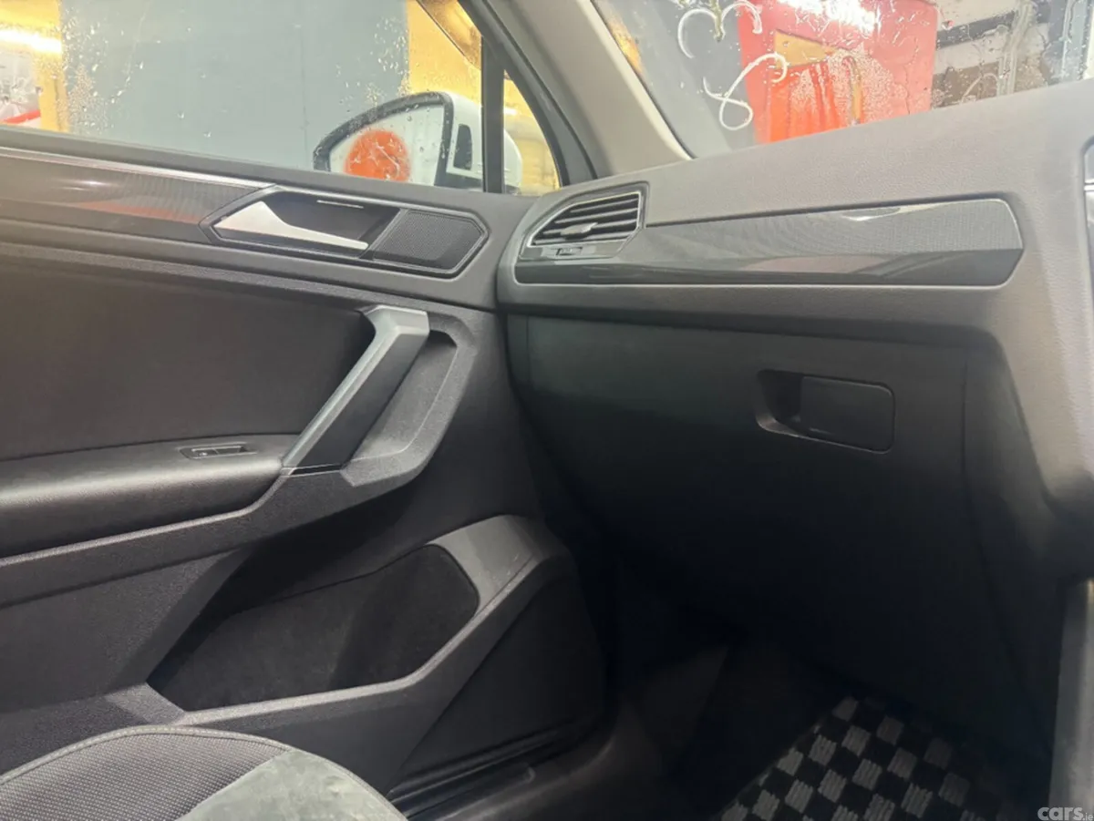 Volkswagen Tiguan SUV, Petrol, 2017, White