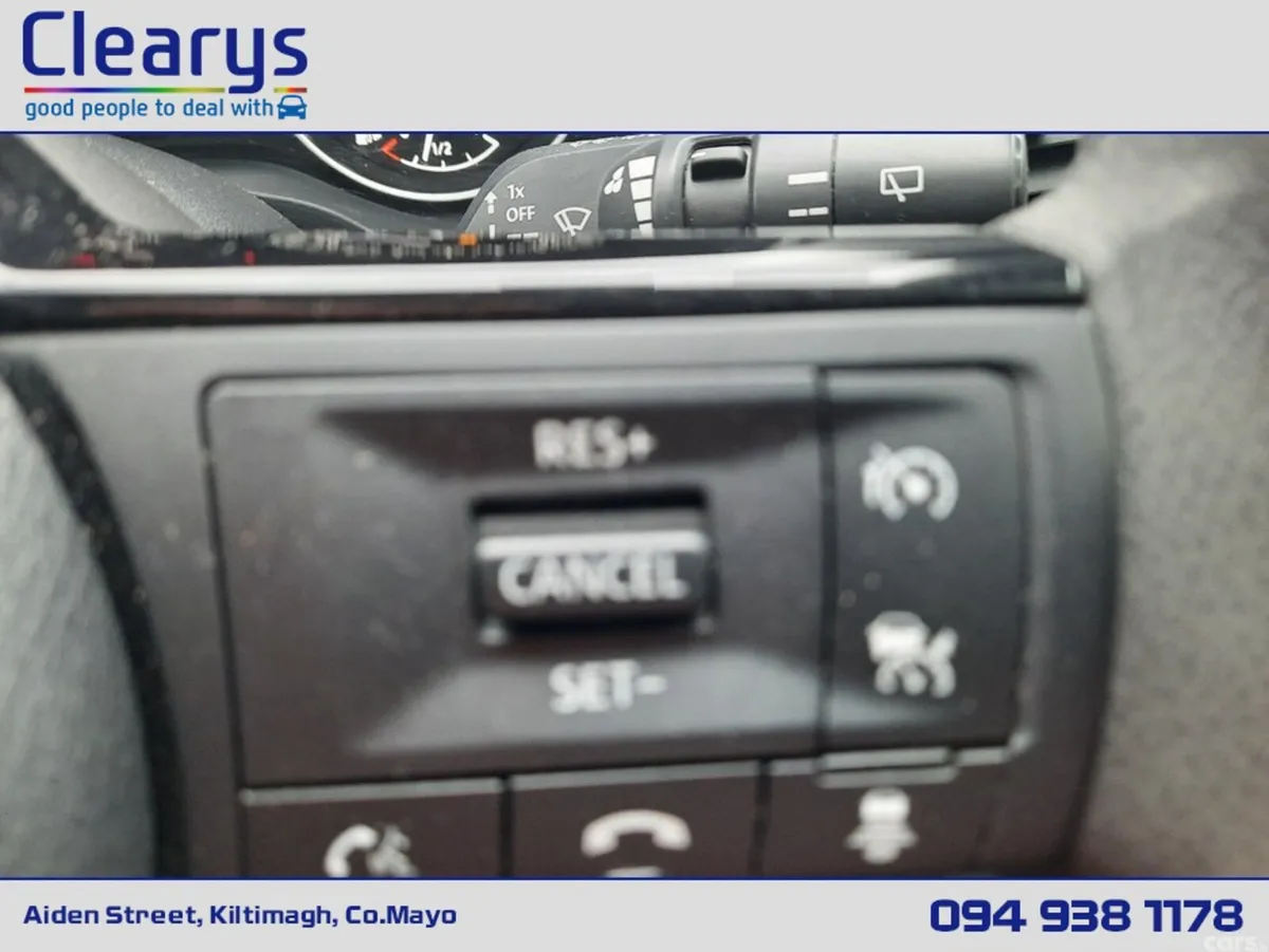 Nissan Qashqai MPV, Petrol Hybrid, 2022, Red
