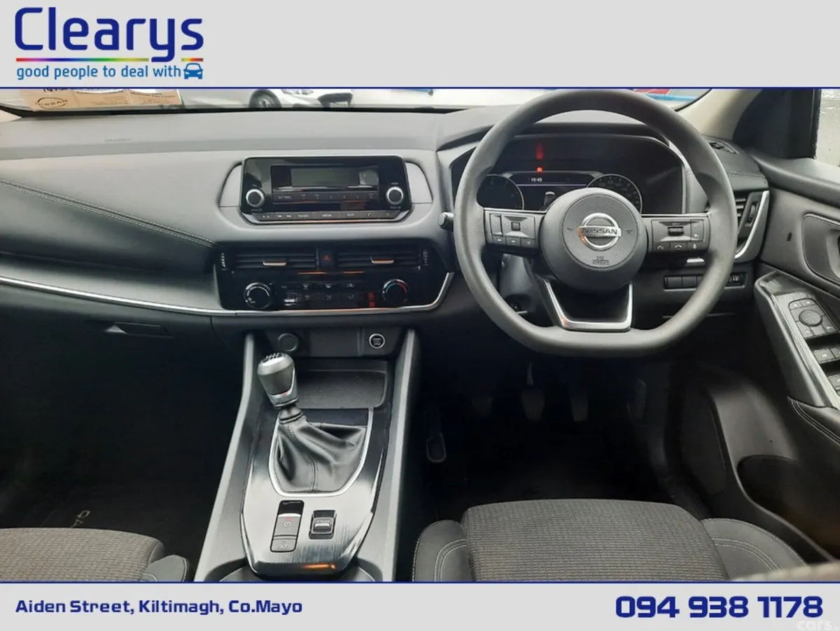 Nissan Qashqai MPV, Petrol Hybrid, 2022, Red