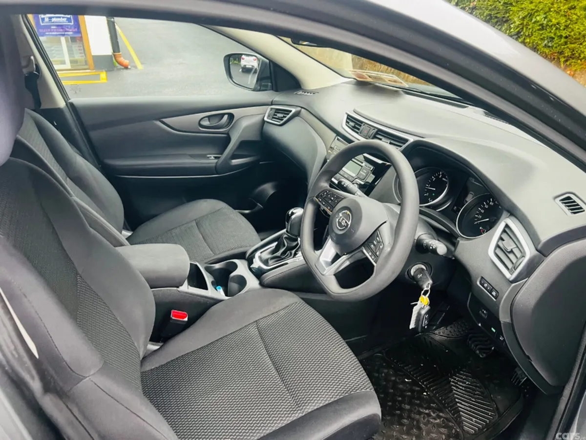 Nissan Qashqai MPV, Petrol, 2018, Grey
