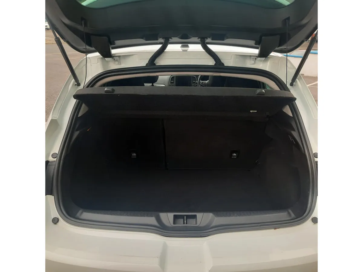 Renault Megane Hatchback, Diesel, 2018, White