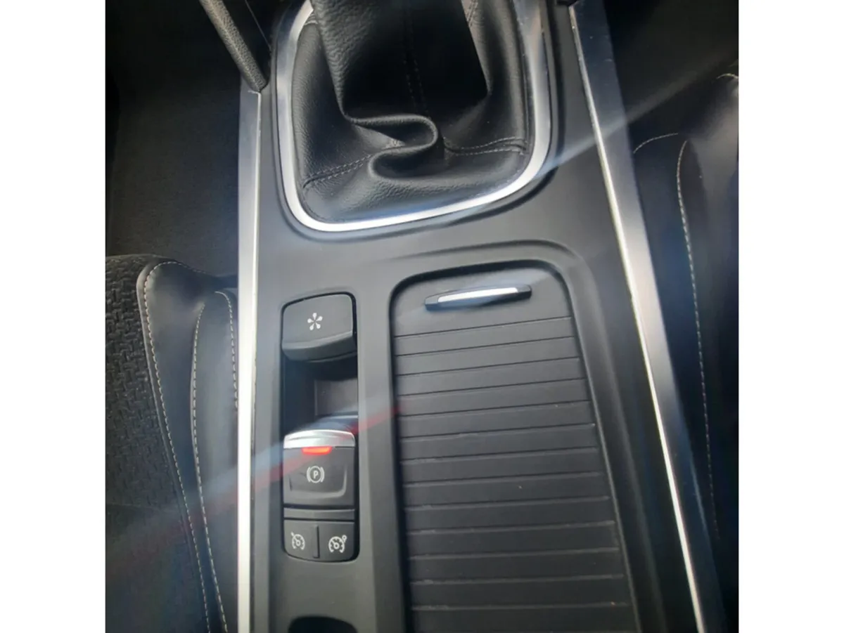 Renault Megane Hatchback, Diesel, 2018, White