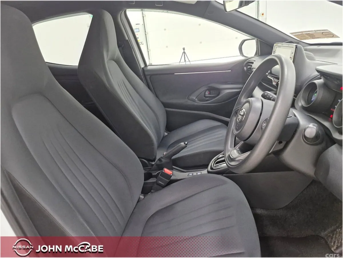 Toyota Yaris Hatchback, Petrol Hybrid, 2023, White