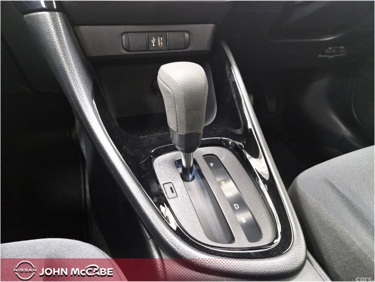 Toyota Yaris Hatchback, Petrol Hybrid, 2023, White