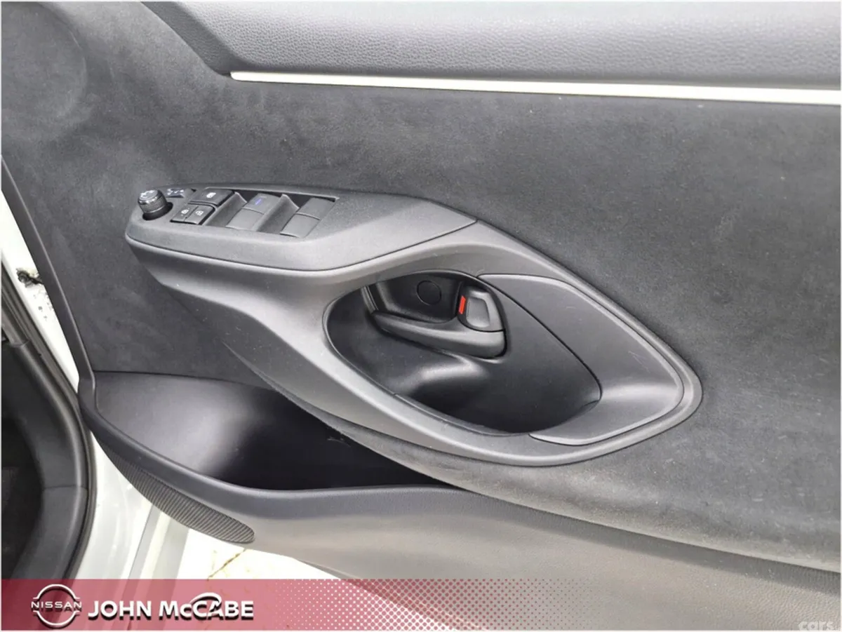 Toyota Yaris Hatchback, Petrol Hybrid, 2023, White