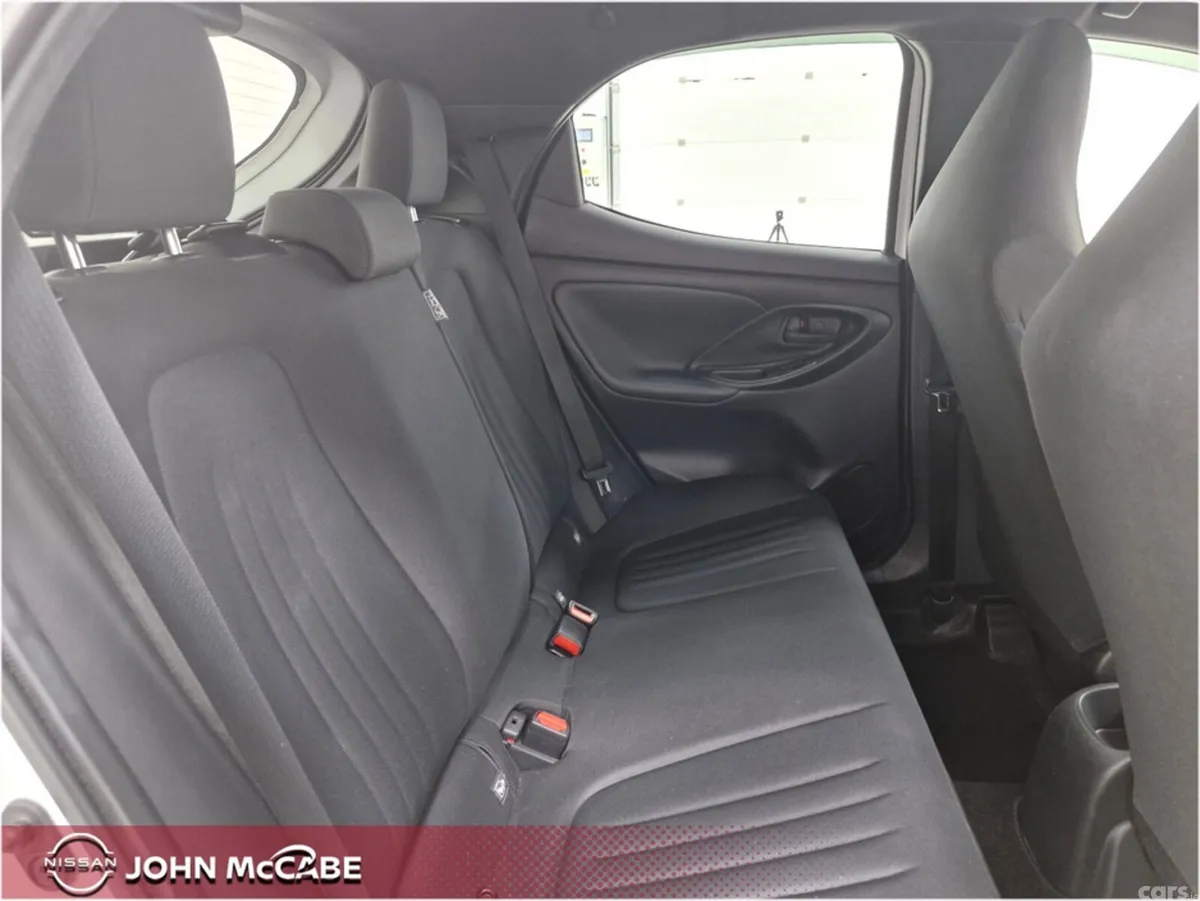 Toyota Yaris Hatchback, Petrol Hybrid, 2023, White