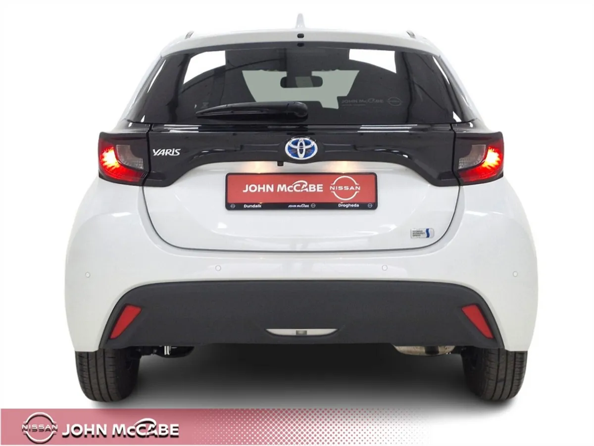 Toyota Yaris Hatchback, Petrol Hybrid, 2023, White