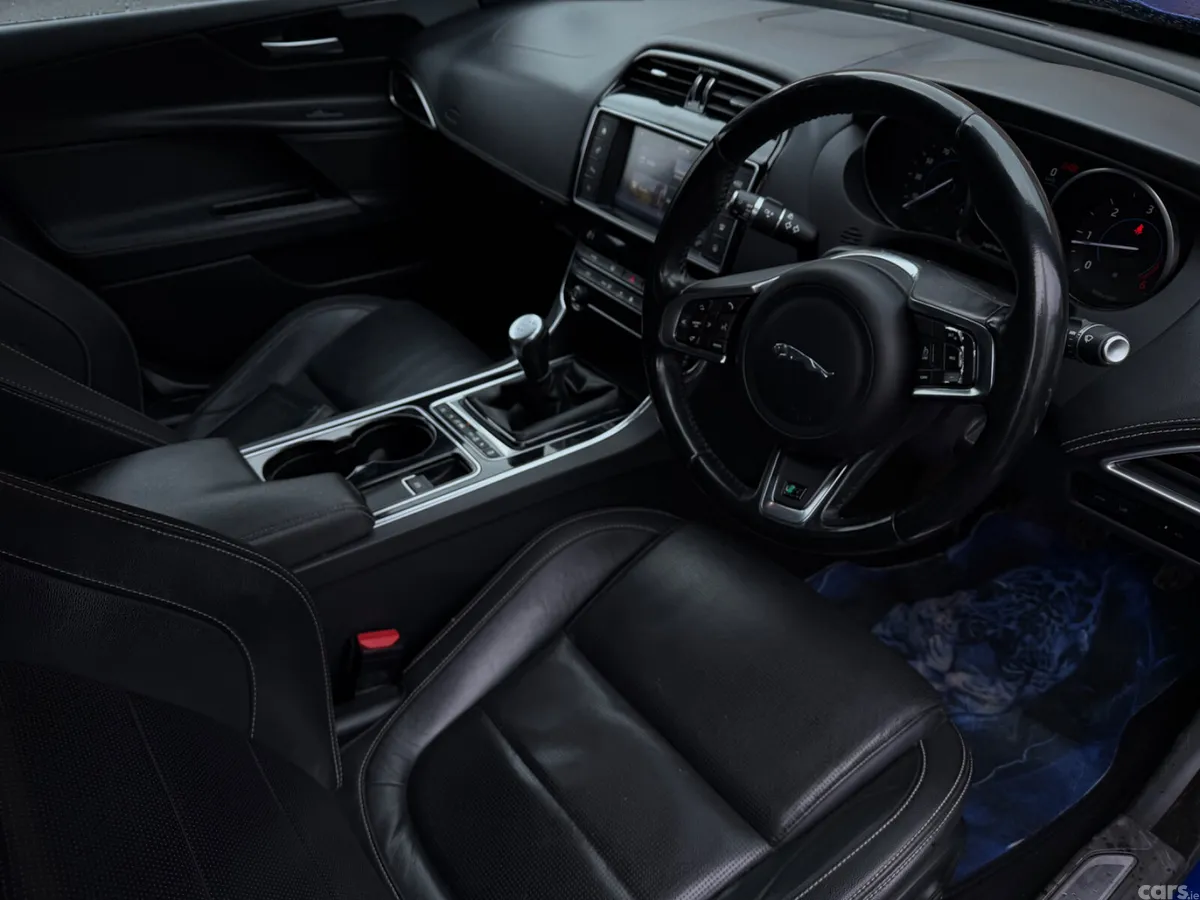 Jaguar XE Saloon, Diesel, 2017, Blue