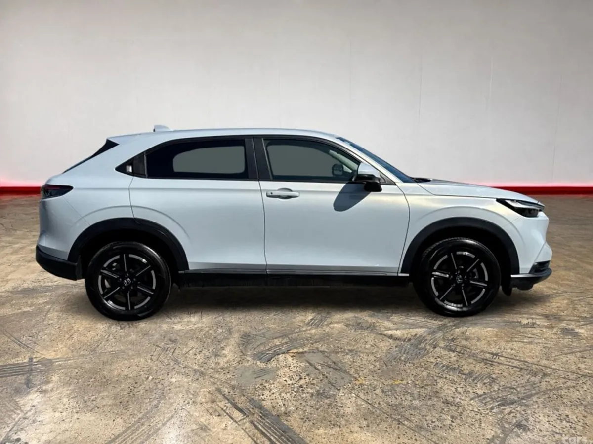 Honda Vezel SUV, Petrol Hybrid, 2023, White