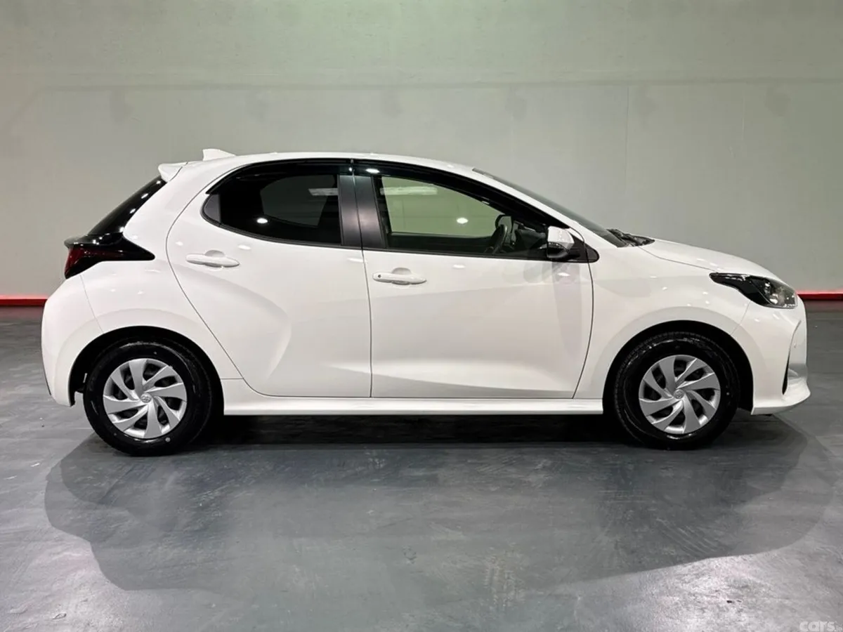 Toyota Yaris Hatchback, Petrol Hybrid, 2024, White