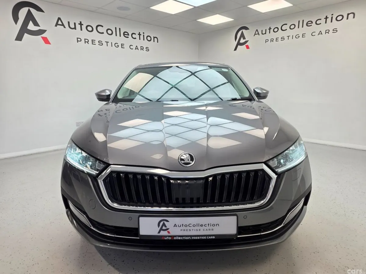 Skoda Octavia Saloon, Diesel, 2023, Grey