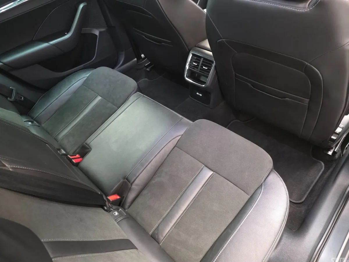 Skoda Octavia Saloon, Diesel, 2023, Grey