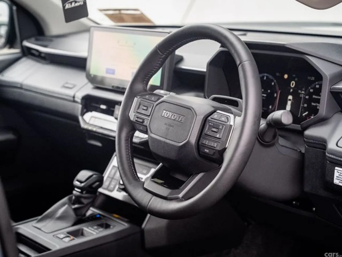 Toyota Hilux Pick Up, Diesel, 2026, Grey