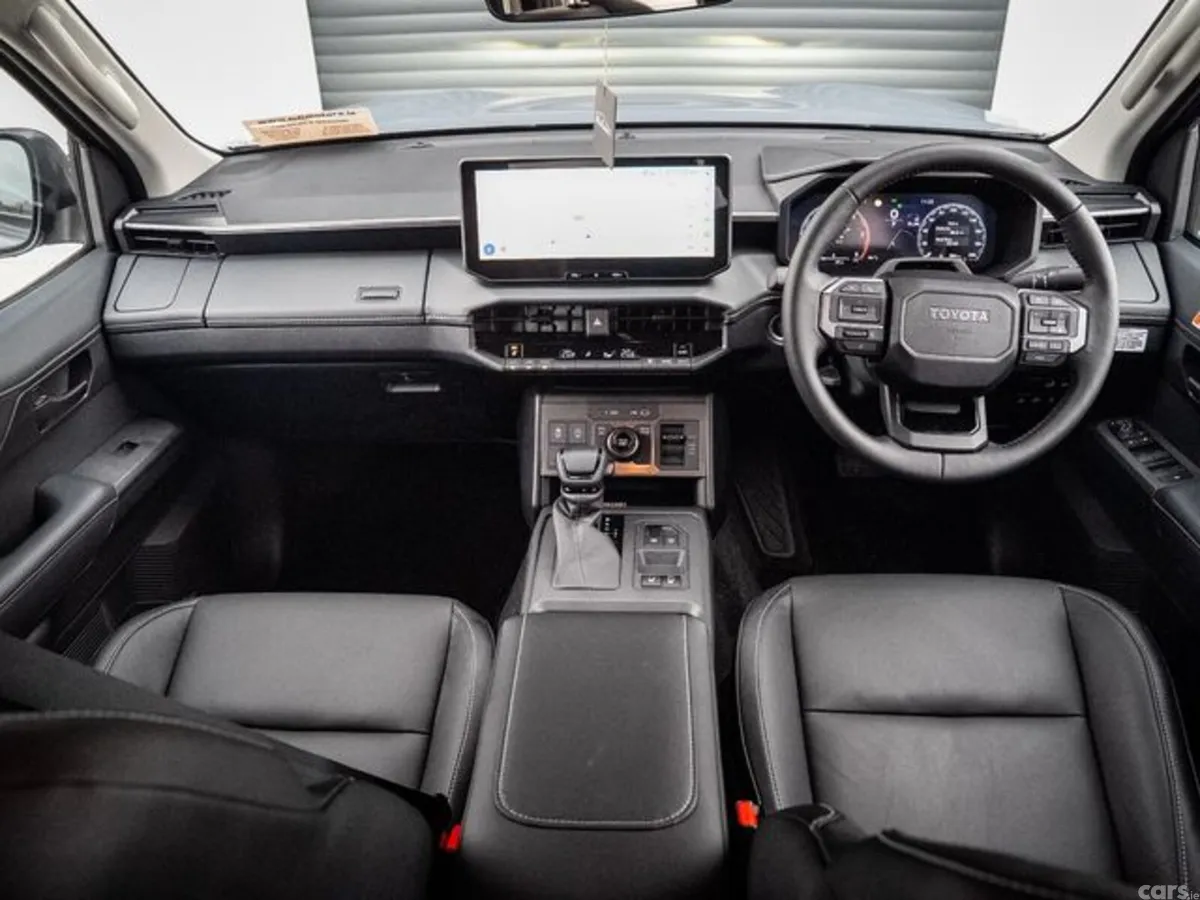 Toyota Hilux Pick Up, Diesel, 2026, Grey