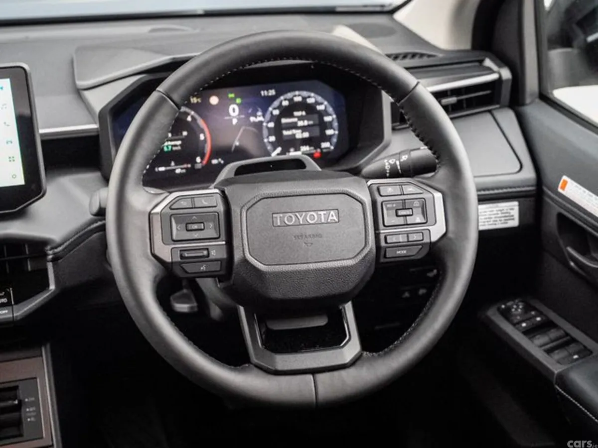 Toyota Hilux Pick Up, Diesel, 2026, Grey