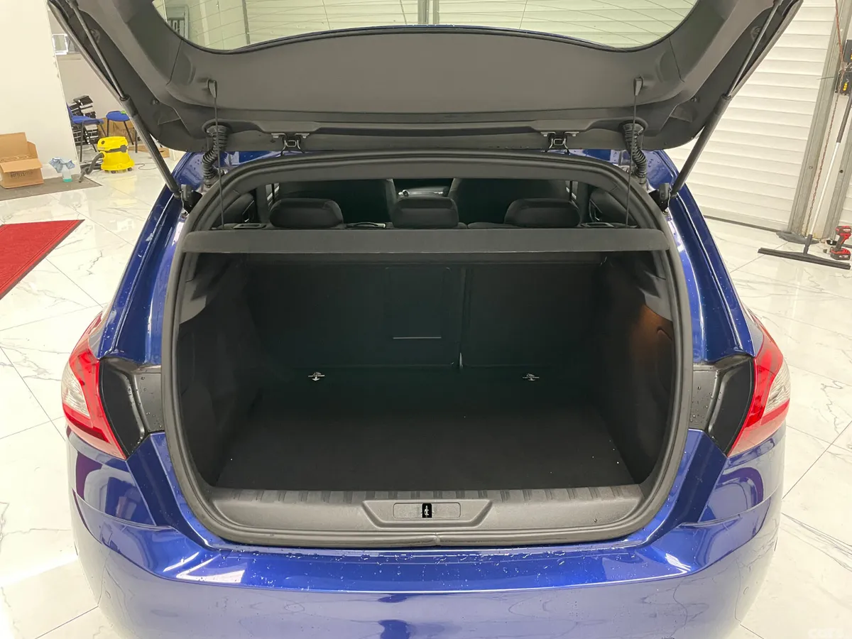 Peugeot 308 Hatchback, Diesel, 2017, Blue