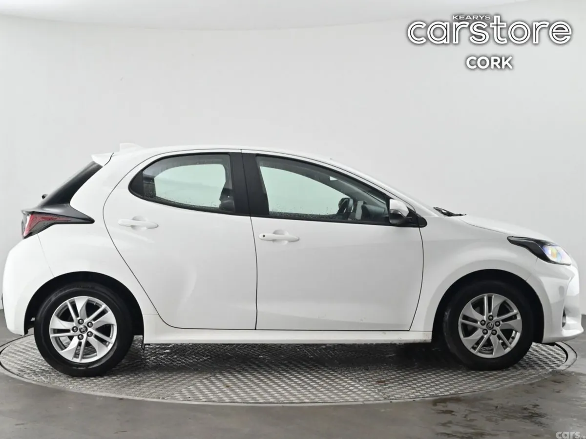 Toyota Yaris Hatchback, Petrol, 2024, White