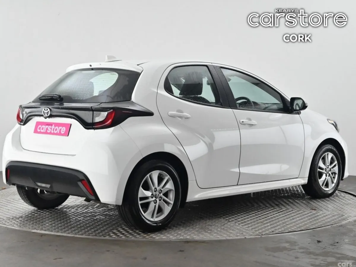 Toyota Yaris Hatchback, Petrol, 2024, White