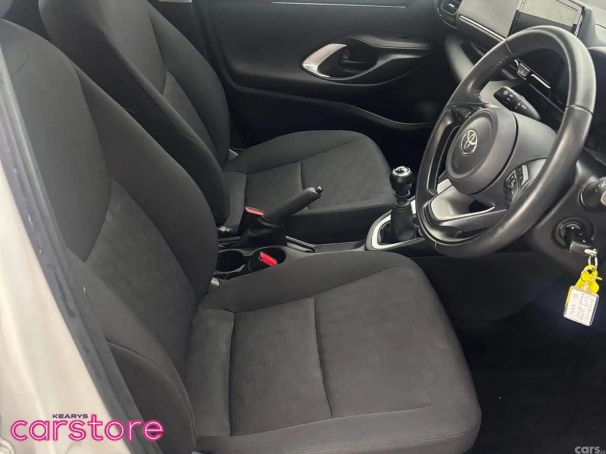 Toyota Yaris Hatchback, Petrol, 2024, White